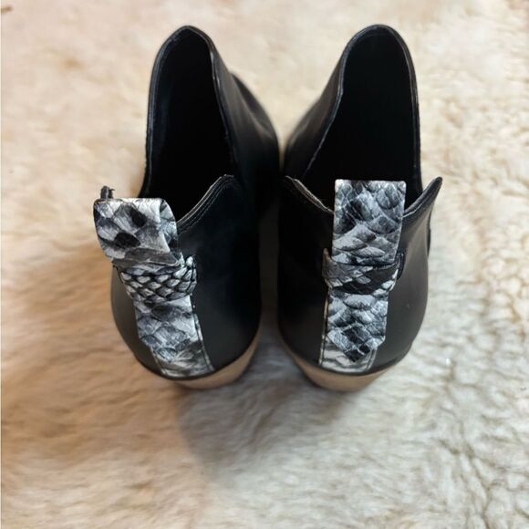 Nine West Black Ankle Booties Sleek Design - Picture 3 of 8